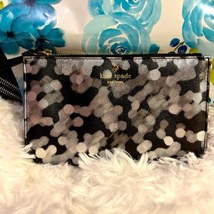 Kate spade wristlet Black and Silver
